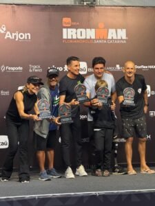 Pódio- Richards Villain- triatleta PCD- competiu no Ironman full - Florianópolis -2025
