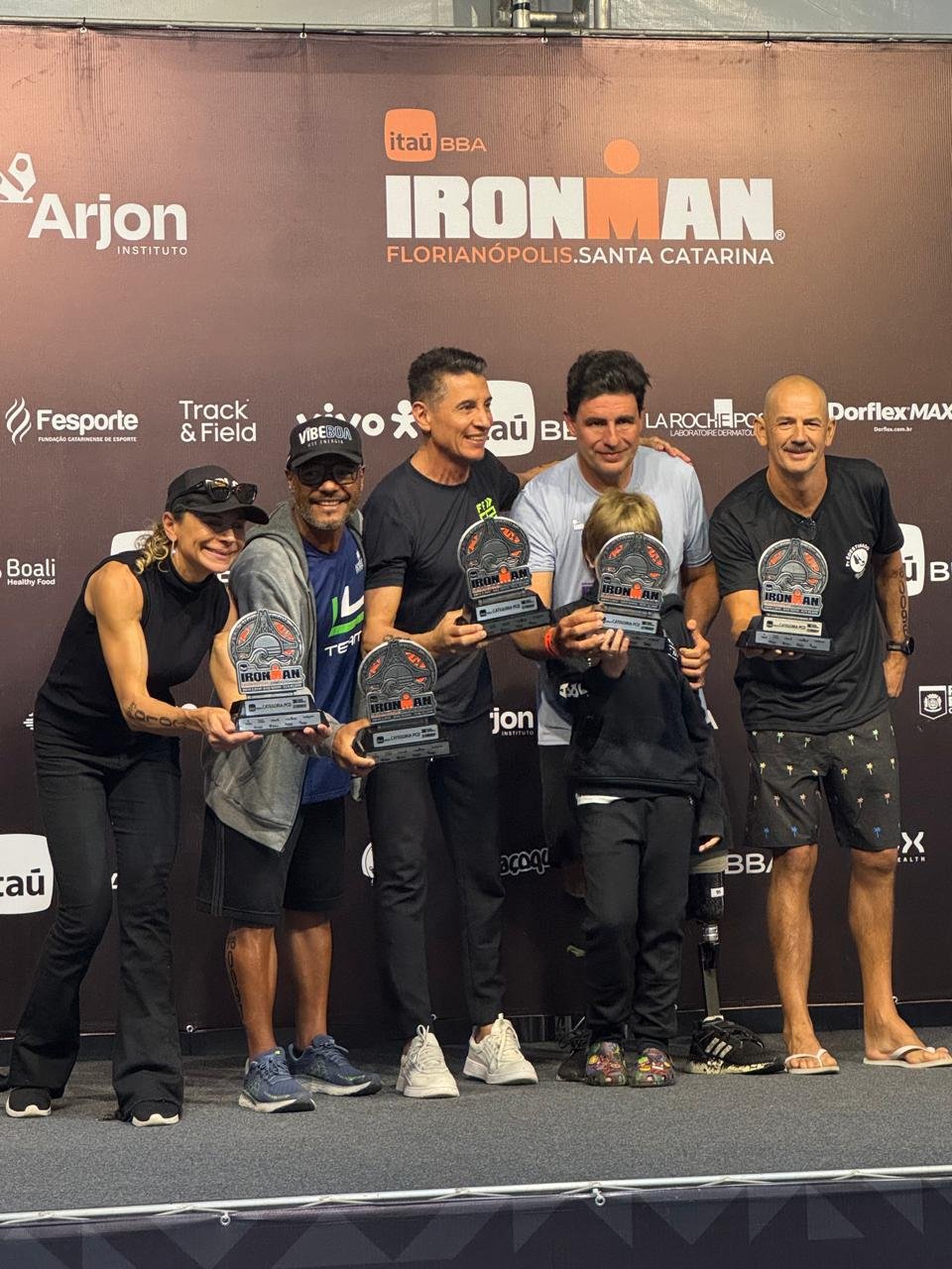 Pódio- Richards Villain- triatleta PCD- competiu no Ironman full - Florianópolis -2025