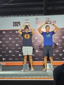 Pódio-Richards Villain- triatleta PCD- competiu no Ironman 70.3 Rio de Janeiro em 2024